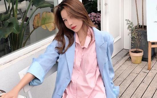 网红吃瓜白色衣服,白色衣服成焦点,揭秘幕后真相